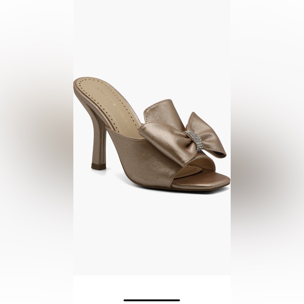 Never worn nice heels